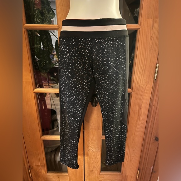 Lululemon Give Me Qi Crop 8 Mink Berry Butterfly - Picture 4 of 9